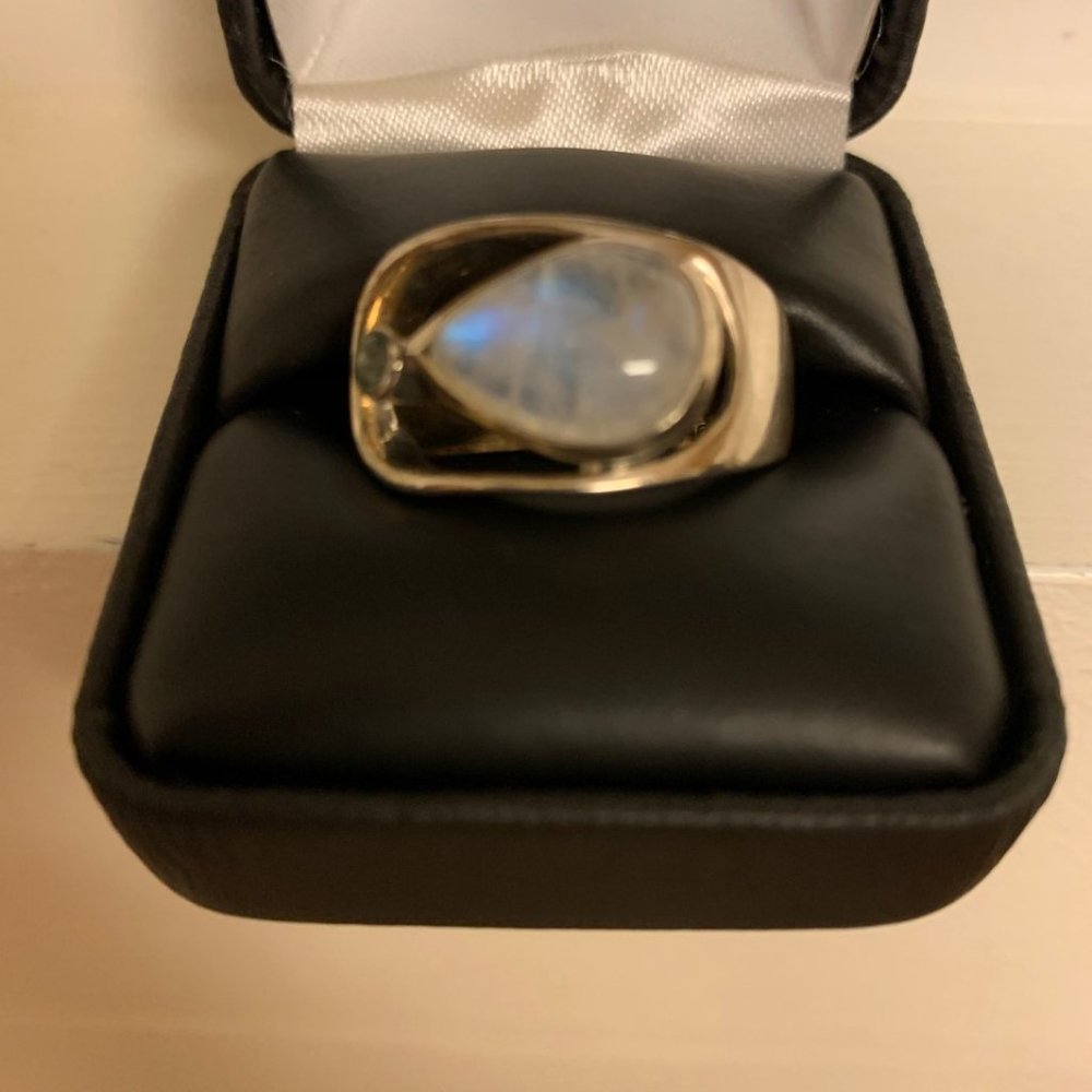Ring - Picture 4 of 4